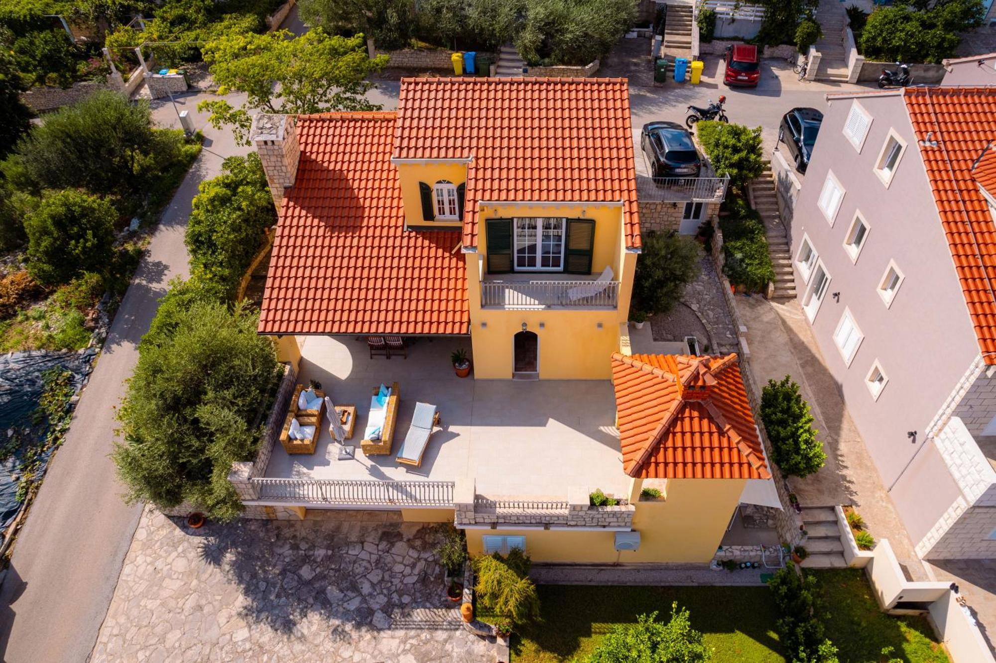House 4 You Lumbarda Exterior photo